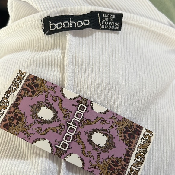 Boohoo | Deep V-Neck Ribbed Tee - Picture 6 of 6